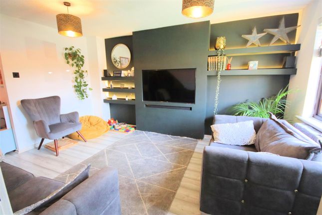 15, Bryant Way, Toddington photo 2