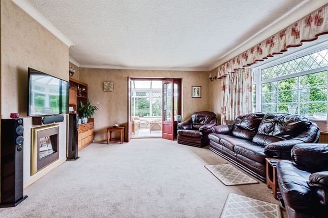 21, Butts Road, Swindon photo 2