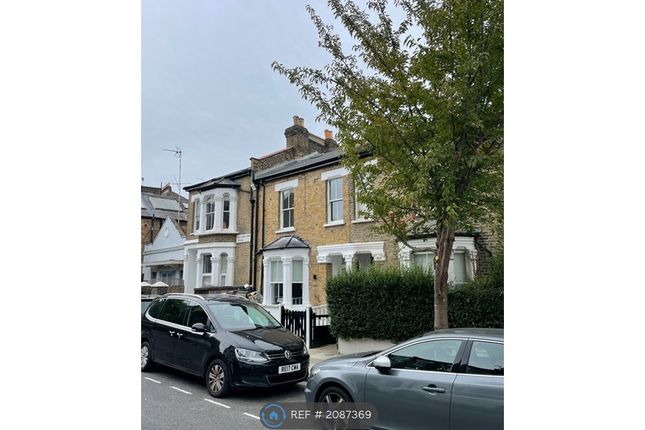 Room to rent in Macfarlane Road, London