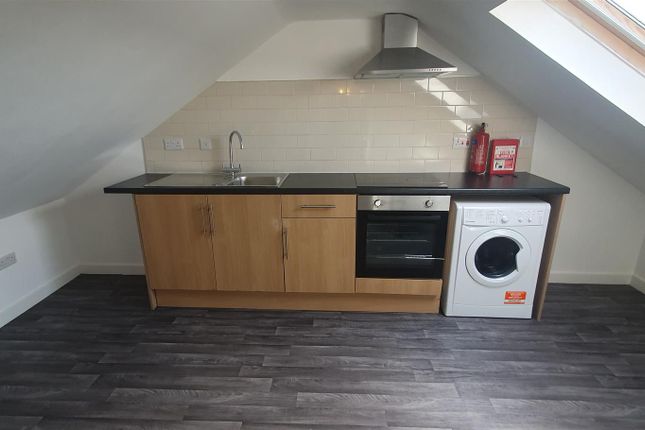 Flat to rent in Flora Street, Cathays, Cardiff