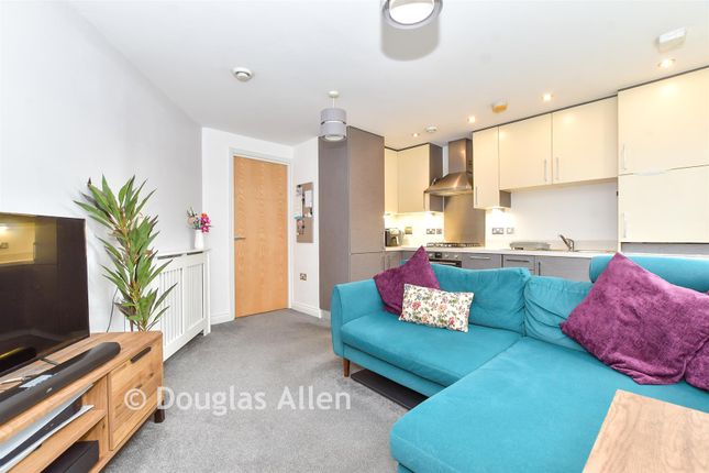 1-bed flat on 27, Gainsborough Close, Basildon, £160,000