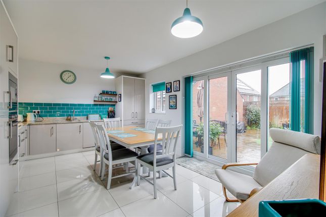 12, Oakdene Drive, Wakefield photo 3