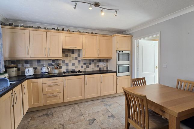 3, Chestnut Close, Lutton Spalding photo 2