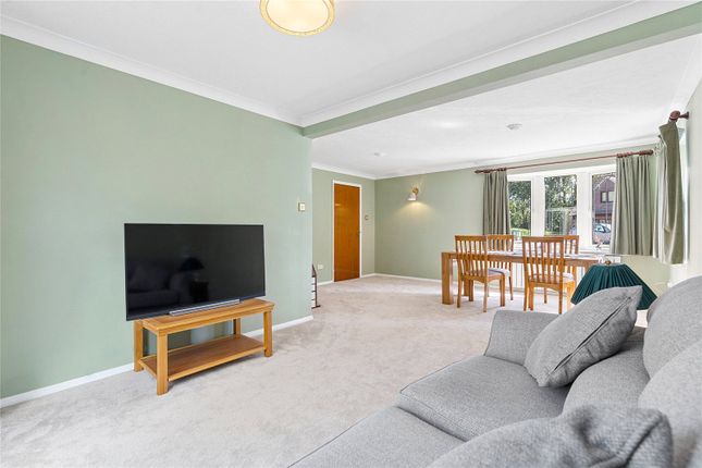 17, Brookdale Close, Upminster photo 2