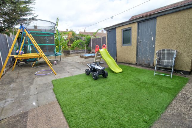 24, Monmouth Drive, Leicester photo 4