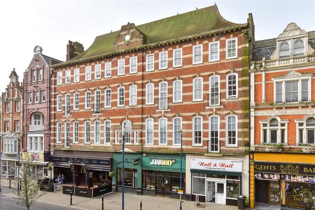 2-bed flat on New Street, Dover, £100,000