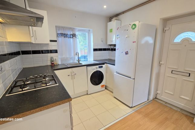 18 Farm Close, High Barnet photo 3