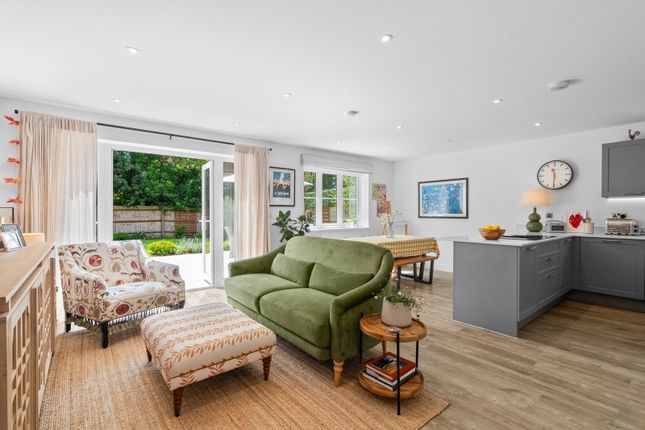 24, Joyce Frankland Close, Saffron Walden photo 3