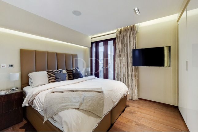 Flat for sale in Atrium Apartments, London