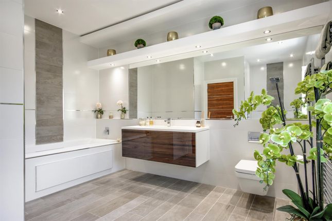 Luxury Ensuite Bath/Shower Room