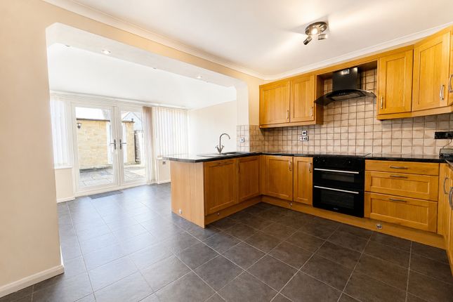 5, Eastfield, Swindon photo 3