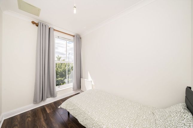 Flat 6, Burleigh Lodge, 36, Montague Road, London photo 4