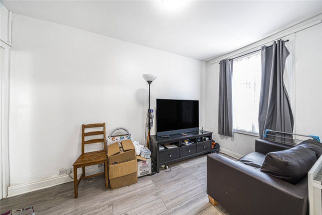 Maisonette for sale in Fernthorpe Road, London