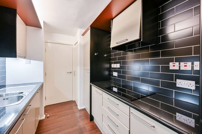 Flat to rent in Point West, South Kensington, London