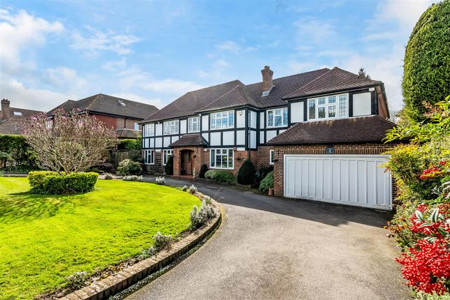 22, Golf Side, South Cheam photo 4