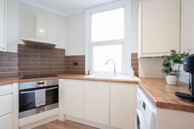 Flat 2, 71, Shepperton photo 3