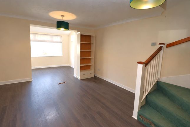 24, Barn Meadow Close, Fleet photo 4