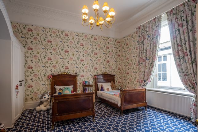 Flat for sale in Queens Gate Gardens, London