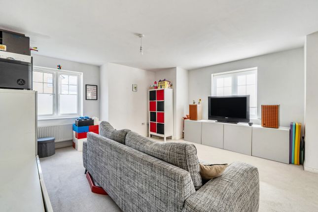 2, Elton Close, Buckinghamshire photo 4