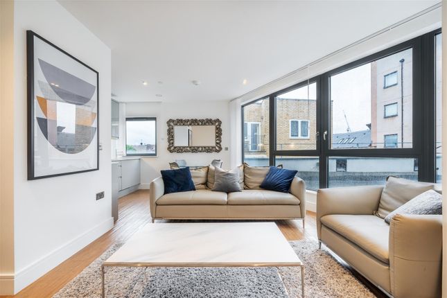 Flat for sale in Jessica House, Red Lion Square, Wandsworth High Street, London