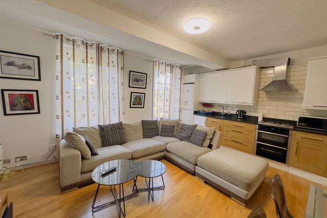 Flat to rent in Orchardson Street, London