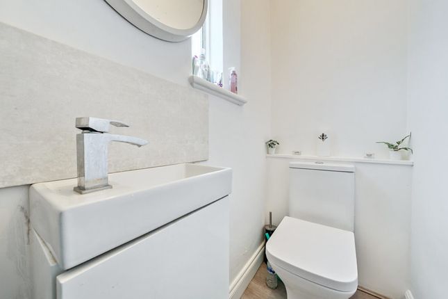 69, Corringway, Ealing photo 4