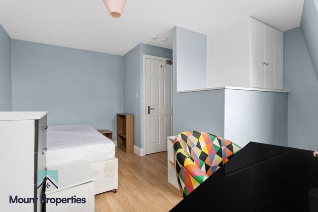 Room 5, 128A Kingsland Road, London photo 4