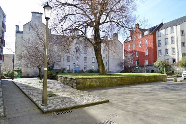 Flat to rent in Chessels Court, Old Town