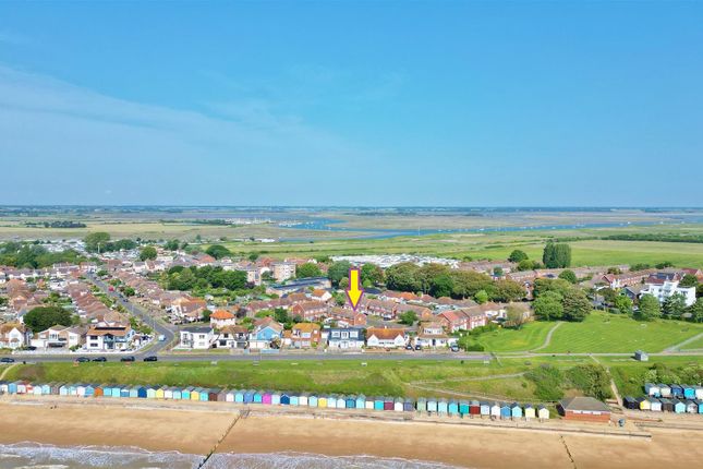 7, Greville Close, Walton-on-the-Naze photo 2