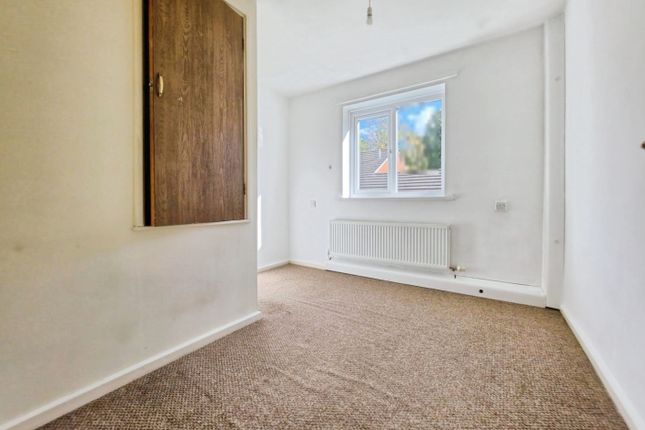 74, Mellor Way, Oldham photo 3