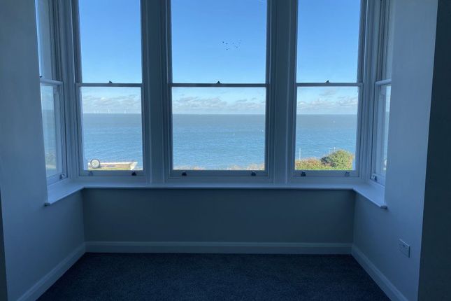 Flat to rent in Apartment 13, !8 Beacon Hill, Herne Bay