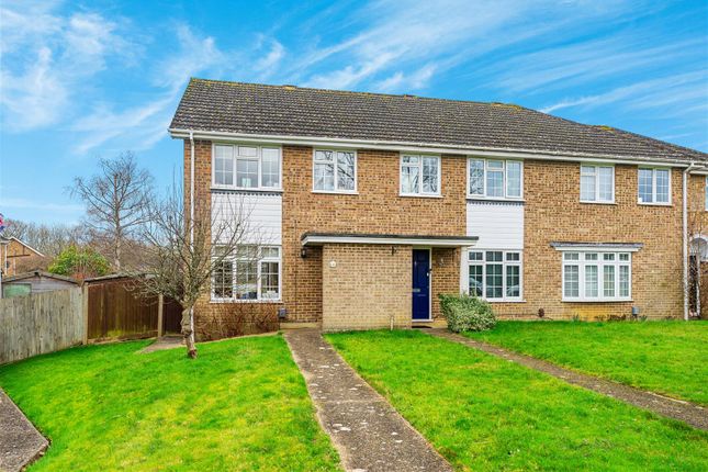 Thumbnail Property for sale in Ecob Close, Guildford