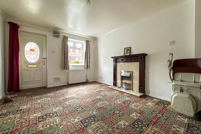 39, Springfield Court, Leek photo 3