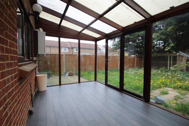 22 Lovibonds Avenue, West Drayton photo 5