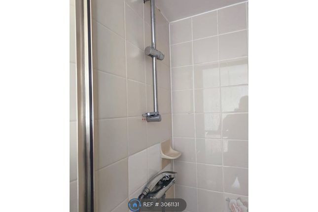 1-bed flat on Flat  Linden House, The Square Pennington, Lymington, £990/mo