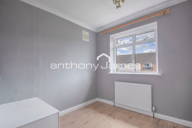 Semi-detached house to rent in Dovedale Close, Welling