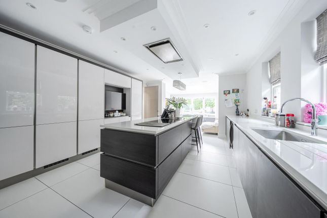 Sitwell House, 2, Hayden Close, Arkley photo 2