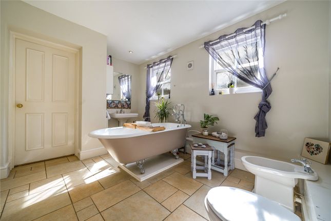Flat for sale in Fairmile, Henley On Thames, Oxfordshire