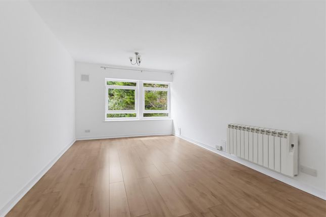 Flat 11 Falcon House, 26, Morden Road, Wimbledon photo 3