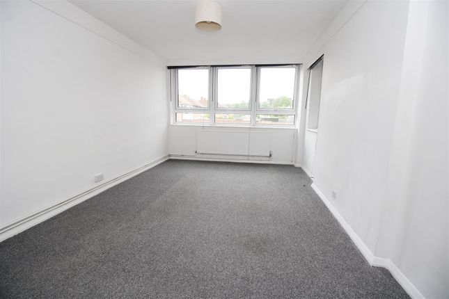 242, Pennymead Tower, Harlow photo 3