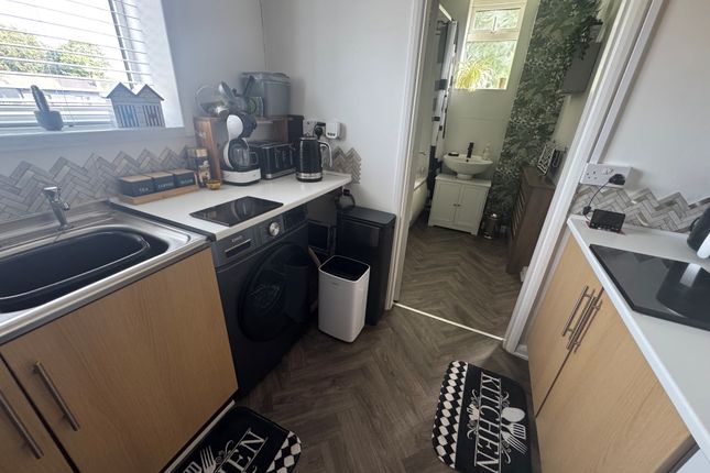 14B, Pinewood, Blackburn photo 4