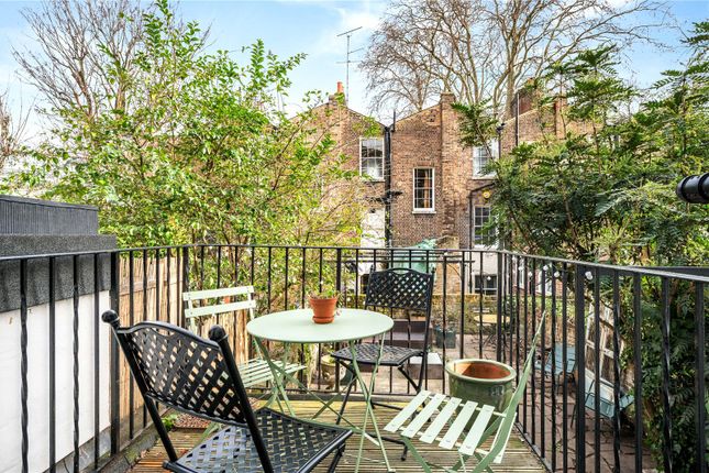 Terraced house for sale in New North Road, Islington, London
