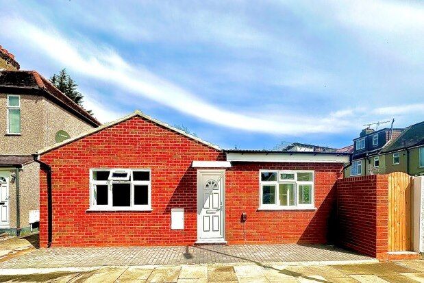 Thumbnail Bungalow to rent in Trehearn Road, Ilford