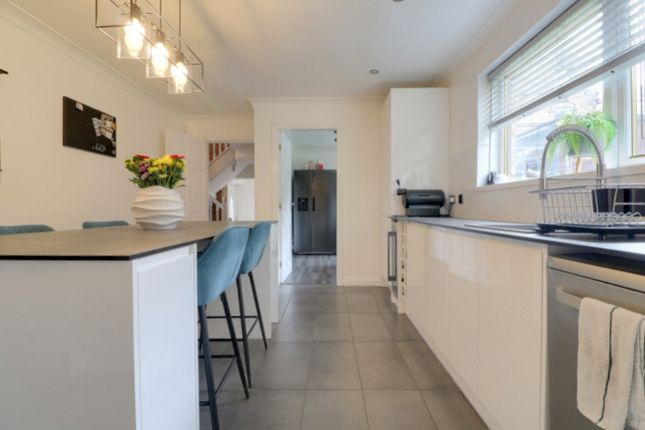 15, Windmill Grove, Cleckheaton photo 3