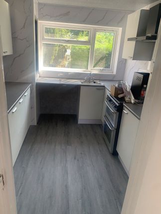 7, Coppicewood Avenue, Bradford photo 2