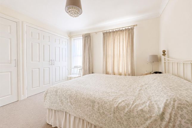 Flat 2 Beachcrest, 14 Queens Road, Lee-On-The-Solent photo 5