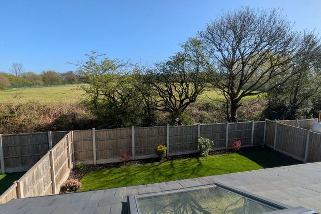 31, Slater Crescent, Upholland photo 3