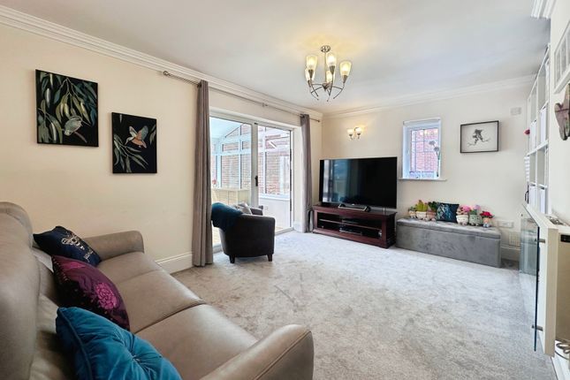 4, Cawett Drive, Hampshire photo 2