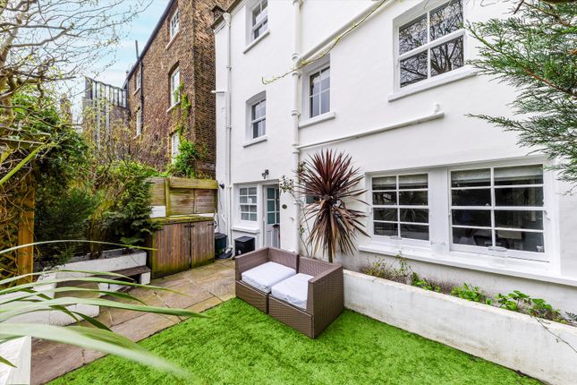 End terrace house to rent in Pond Square, London
