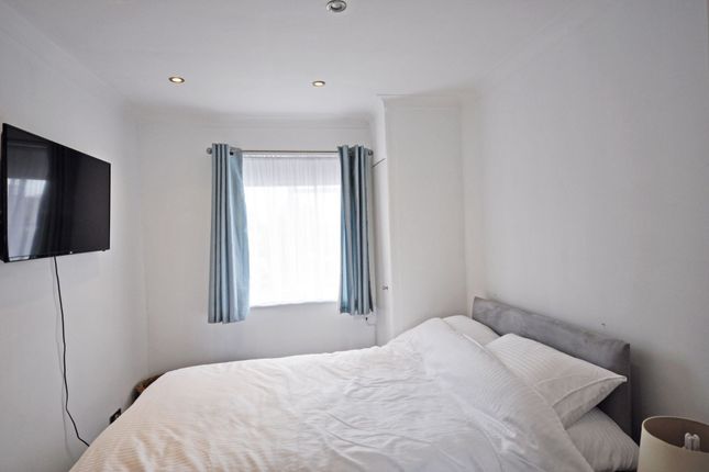 110 St Leonards Court, St Leonards Road, London photo 4